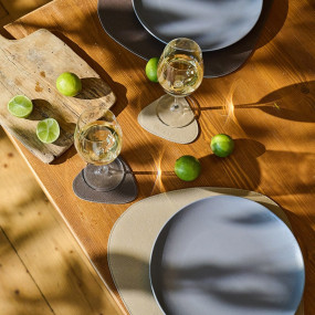 Mergel 6x Dreieckiges Tischset aus Leder, zweifarbig in Beige und Braun