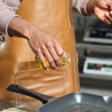 Mergel Lederschürze Nr. 91 In Caramel, in Holz-Geschenkbox